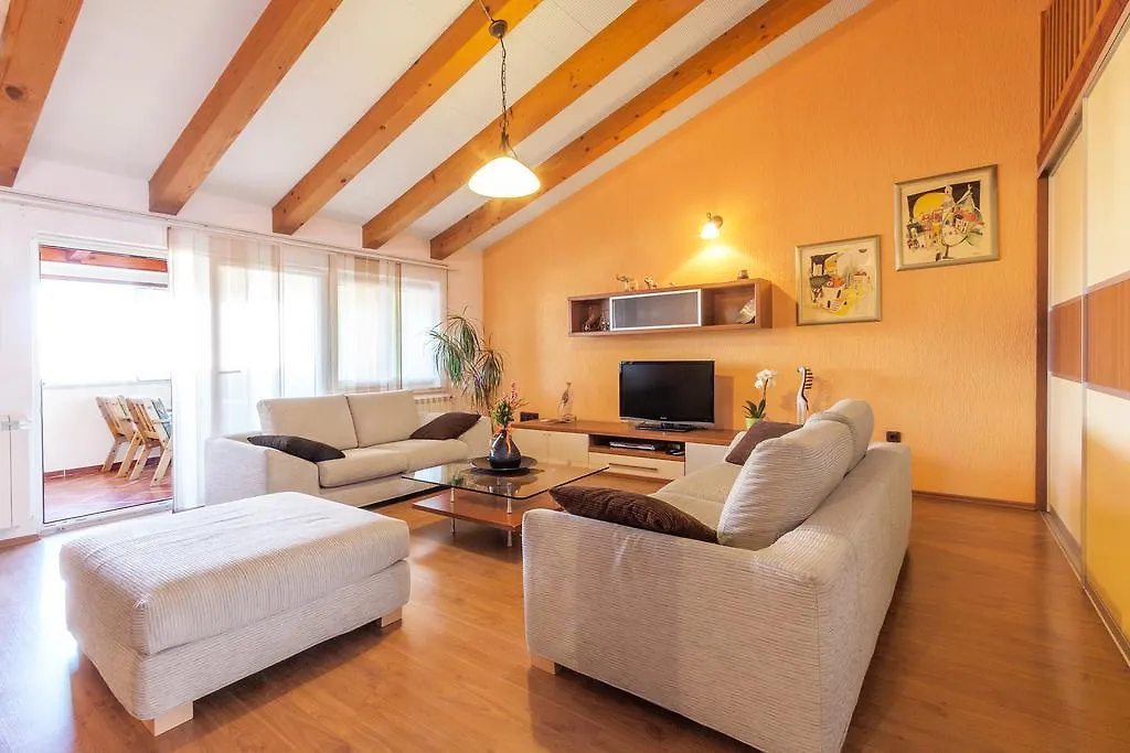 Apartment Stinjan location